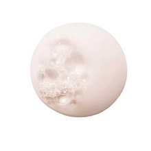 Load image into Gallery viewer, Hydrating shampoo texture from Kérastase Chroma Absolu for color-treated hair